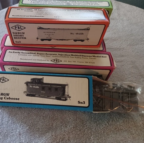 Model Train Kits - Picture 2 of 3